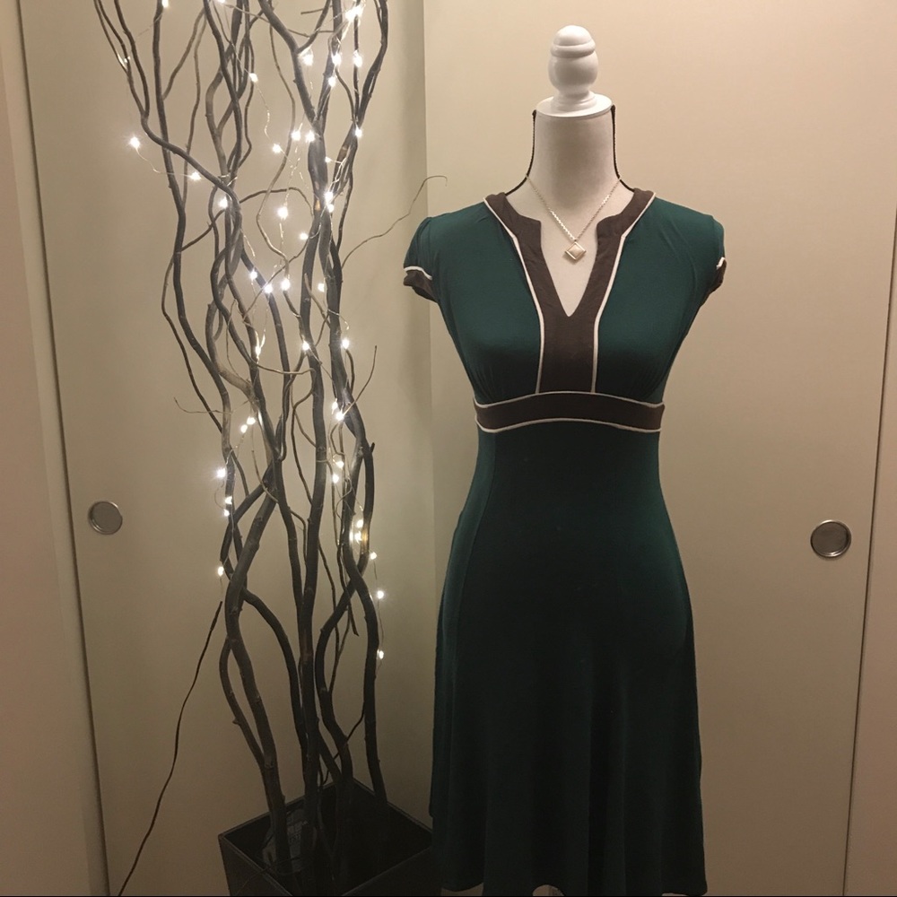 BGBG MaxAzria darling green form-fitting dress